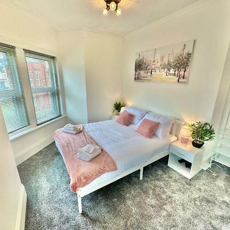 Chic Apartment In Central Bournemouth With Parking エクステリア 写真