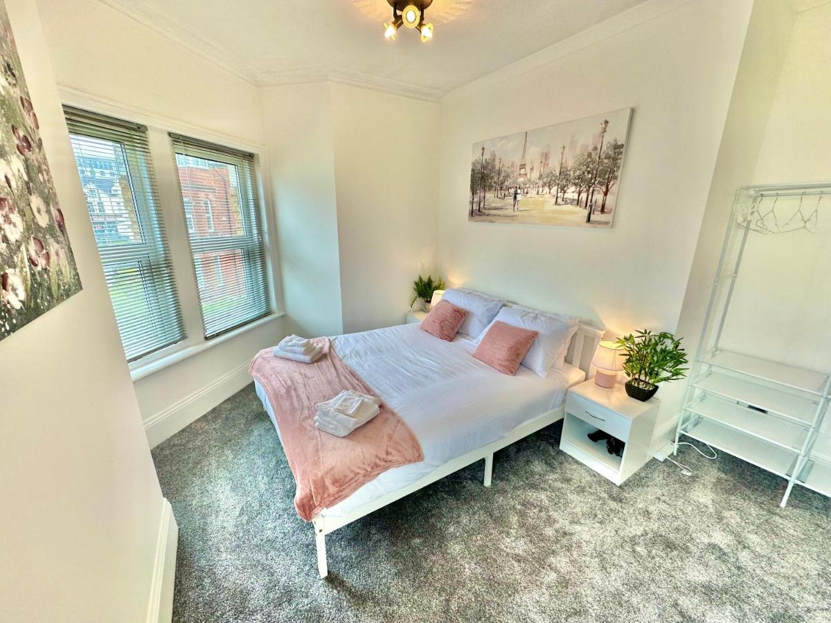 Chic Apartment In Central Bournemouth With Parking エクステリア 写真