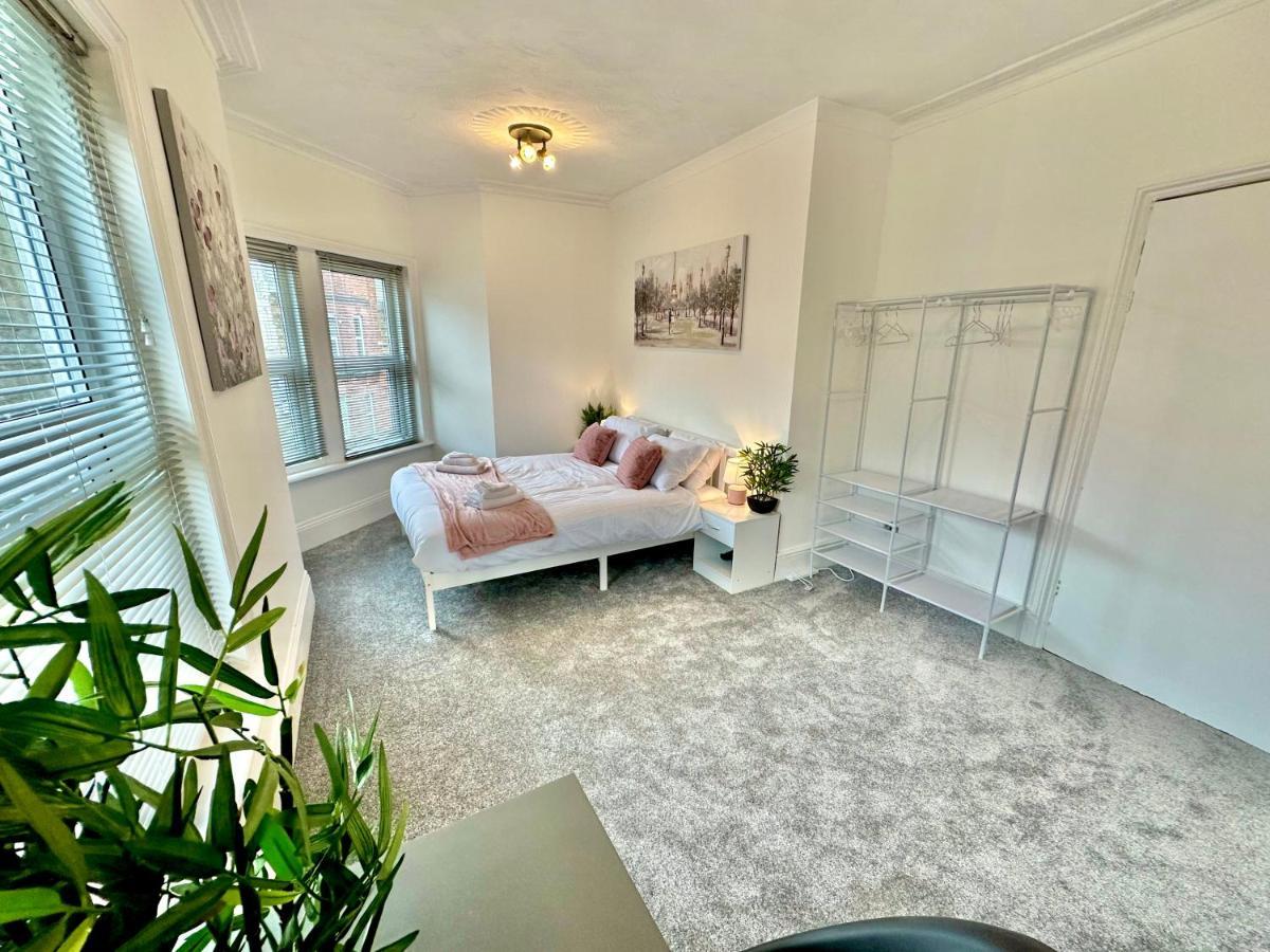 Chic Apartment In Central Bournemouth With Parking エクステリア 写真