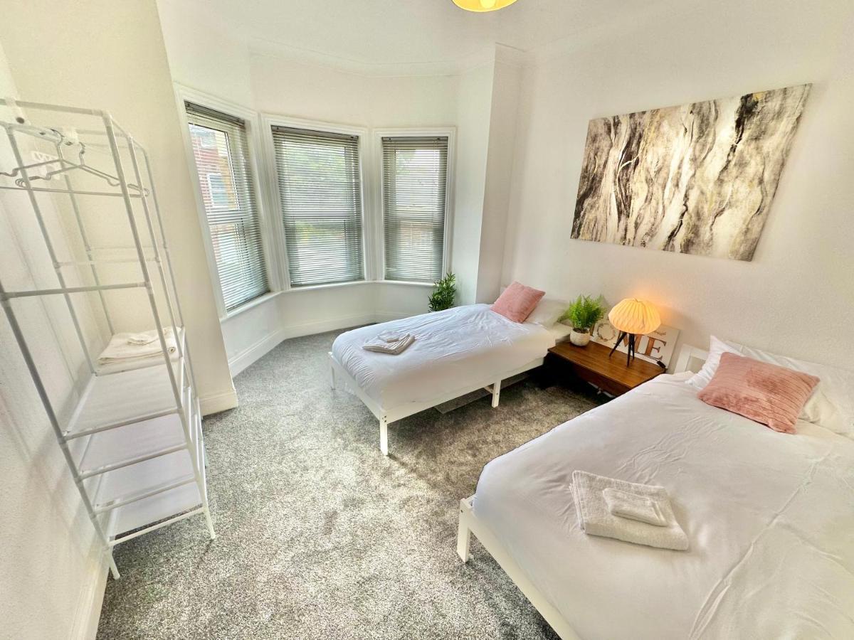 Chic Apartment In Central Bournemouth With Parking エクステリア 写真