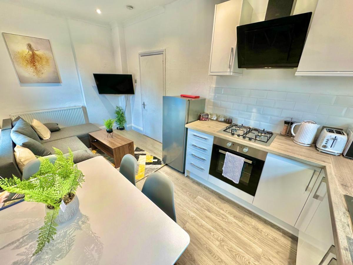 Chic Apartment In Central Bournemouth With Parking エクステリア 写真