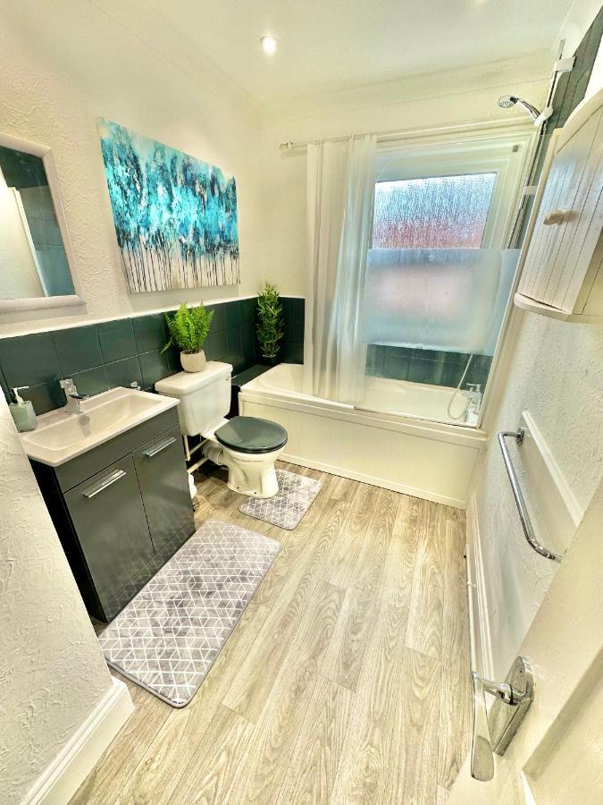 Chic Apartment In Central Bournemouth With Parking エクステリア 写真